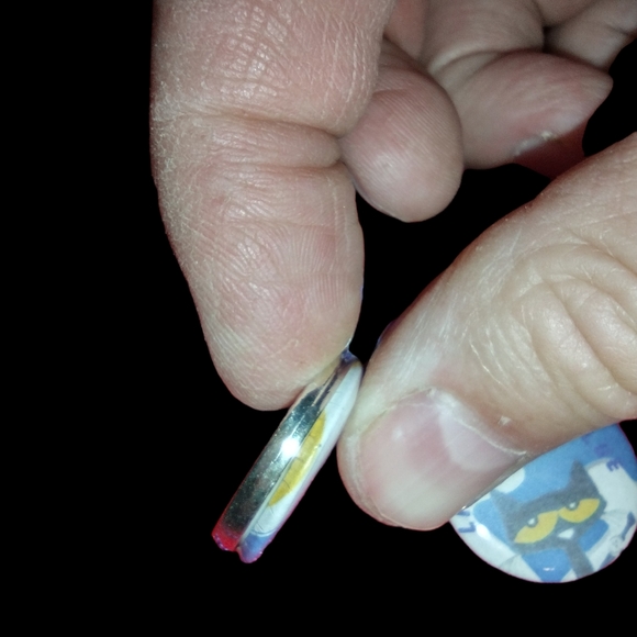 Light it Up Blue Pete the Cat Magnet Necklace - Picture 2 of 3